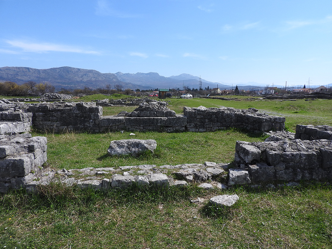 This image shows the closing of a threshold in a room located on the eastern side of the forum of Doclea. The visible structural modification suggests a later phase of spatial reorganization.