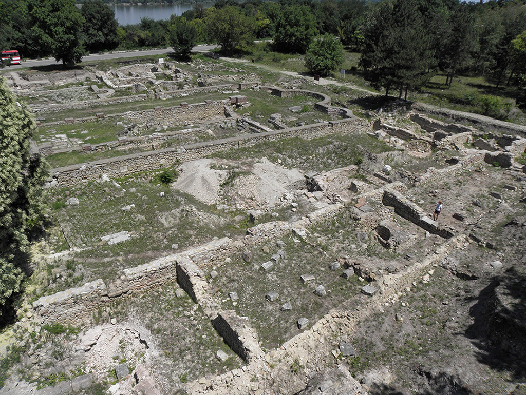 Une image contenant plein air, arbre, Ruines, plante Description générée automatiquement