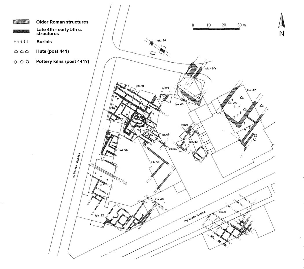 Plan général de fouille archéologique montrant des structures romaines anciennes et tardives, des sépultures, des habitations postérieures à 441 et des fours de potiers, avec indication des rues modernes, de l’orientation nord et de l’échelle