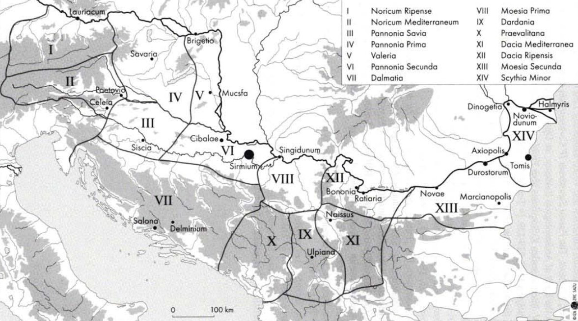 Carte de l’Illyricum et des provinces balkaniques à l’époque romaine tardive, montrant la division administrative en provinces numérotées, les principales villes (Sirmium, Singidunum, Naissus, Salona, etc.) et les grands axes fluviaux, notamment le Danube